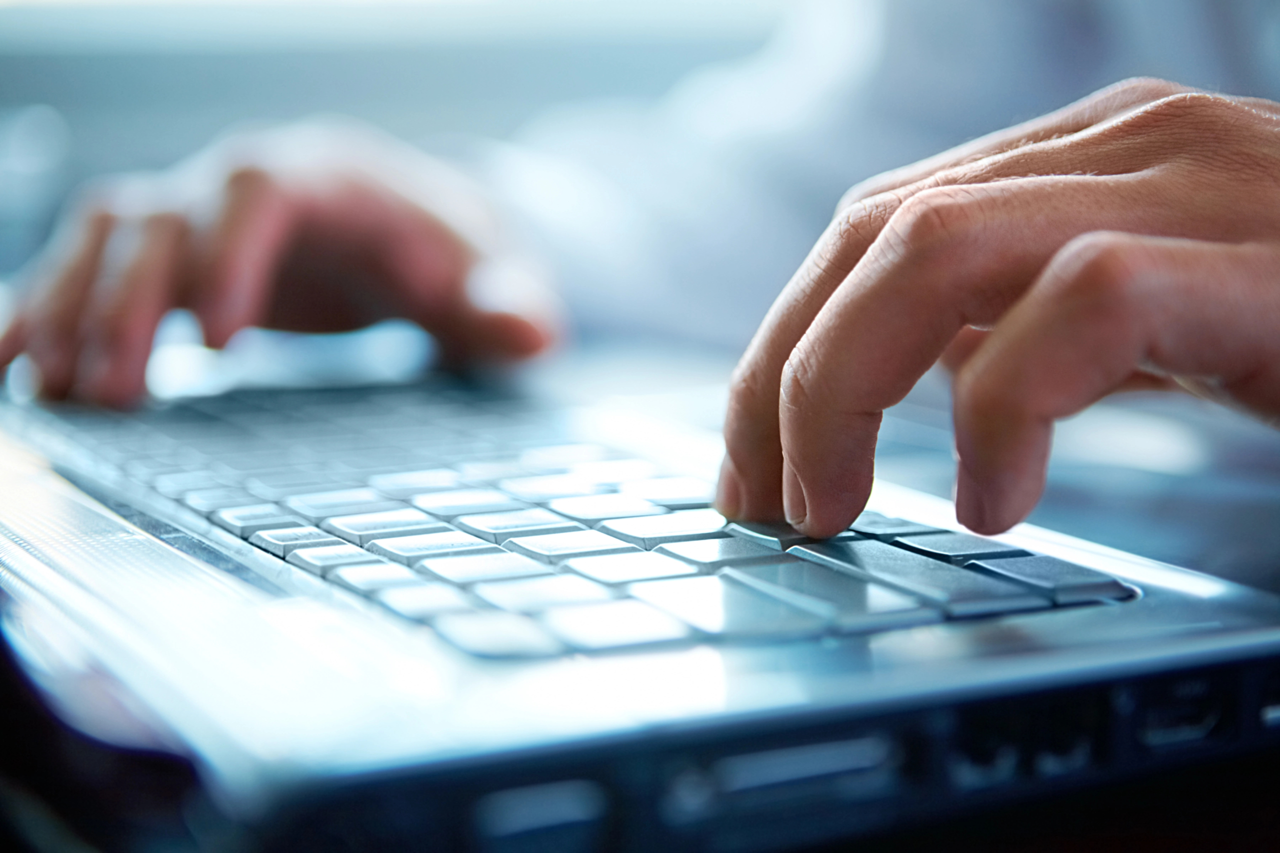 hands type on keyword searching lifecycle marketing
